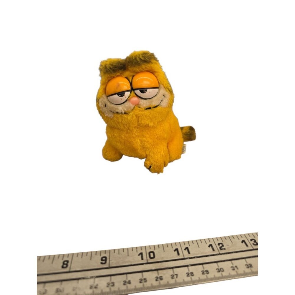 garfield vintage 9 1/2” dakin plush 1981